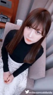 新来的风骚小妹全程露脸黑丝情趣玩的真嗨啊，各种道具都有，高跟鞋都插逼逼了，菊花肛塞好刺激淫水能拉丝